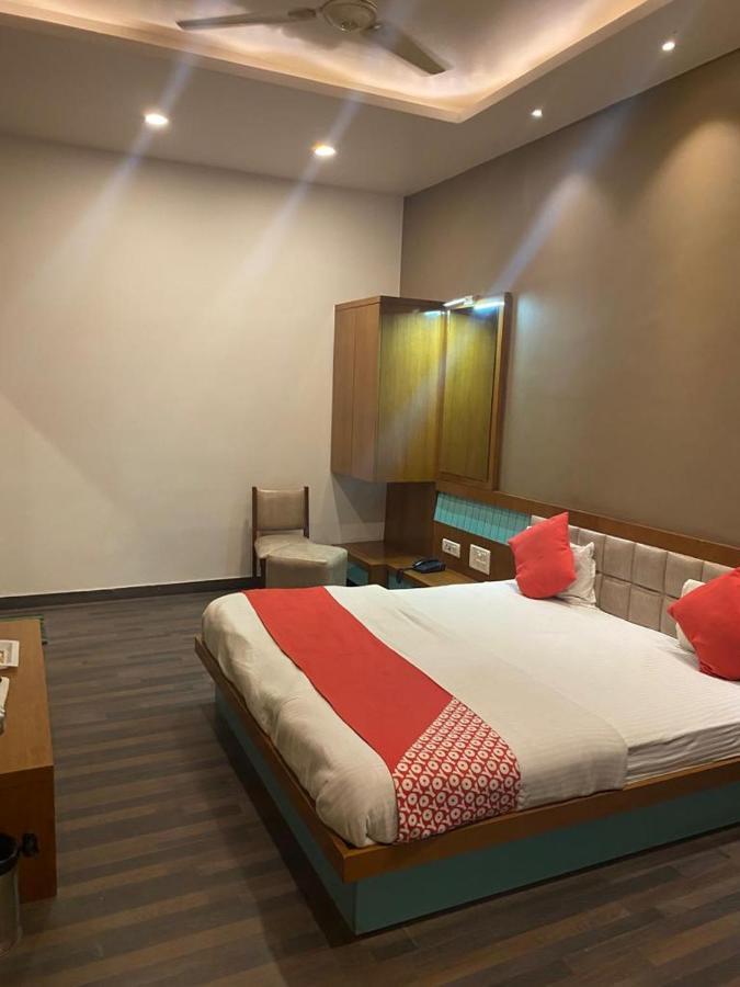 Hotel Raghupati Ayodhya Extérieur photo